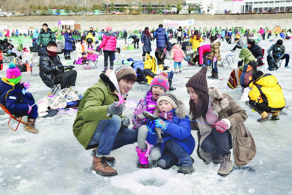 Hwacheon Sancheoneo Ice Festival to attract record no. of foreign tourists