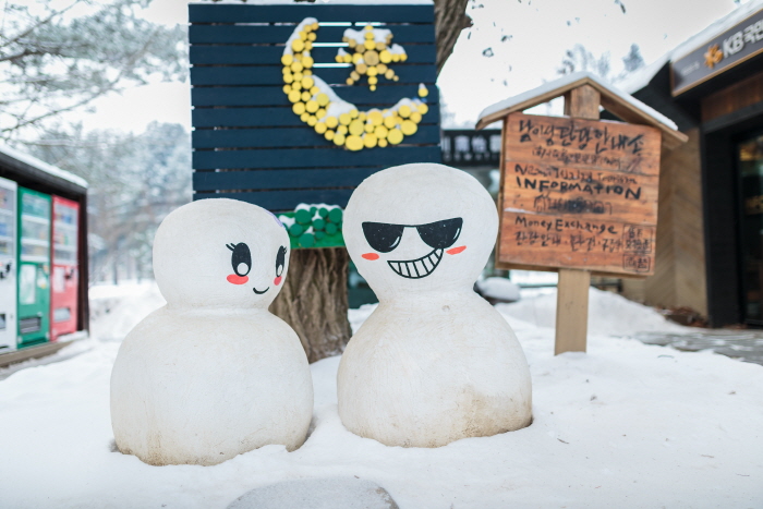 Nami Island Snowman Festival - Reasons why you should visit Nami Island in Winter time