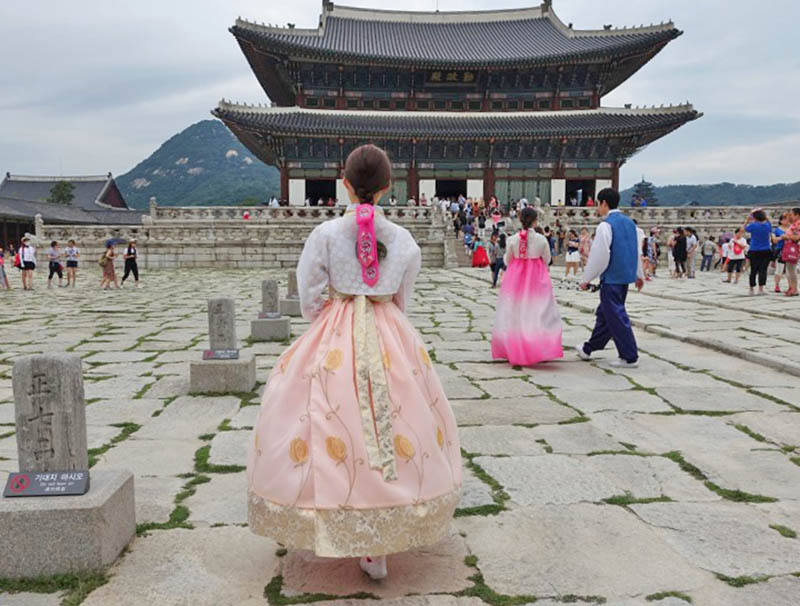 Spring Gyeongbokgung Hanbok