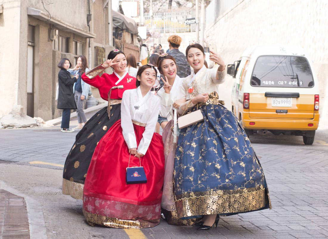 Korea’s iconic dress Hanbok craze
