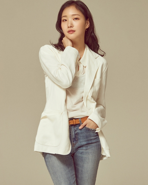 Actress Kim Go-eun likes her looks in 'Sunset in My Hometown'