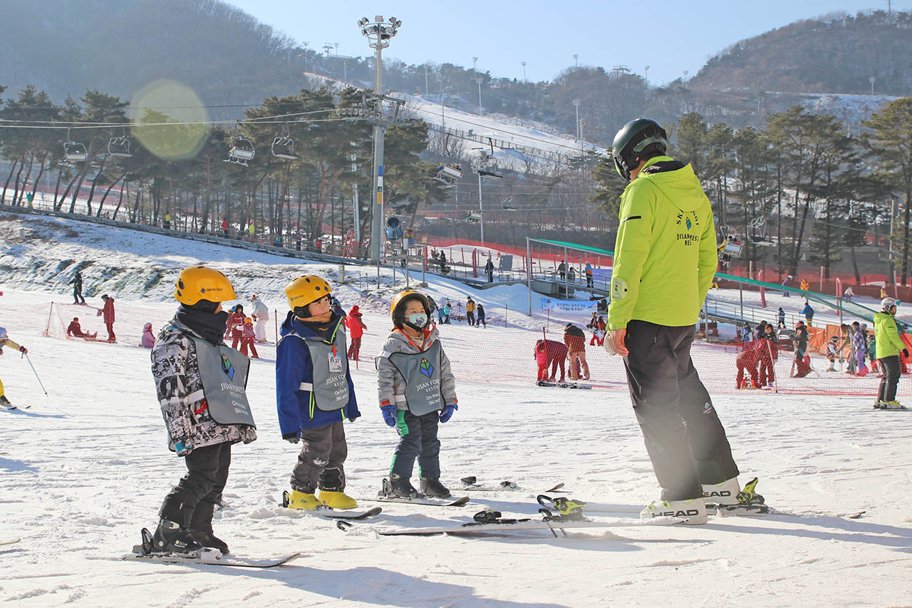 Korea Ski Resort - Jisan Forest Ski Resort