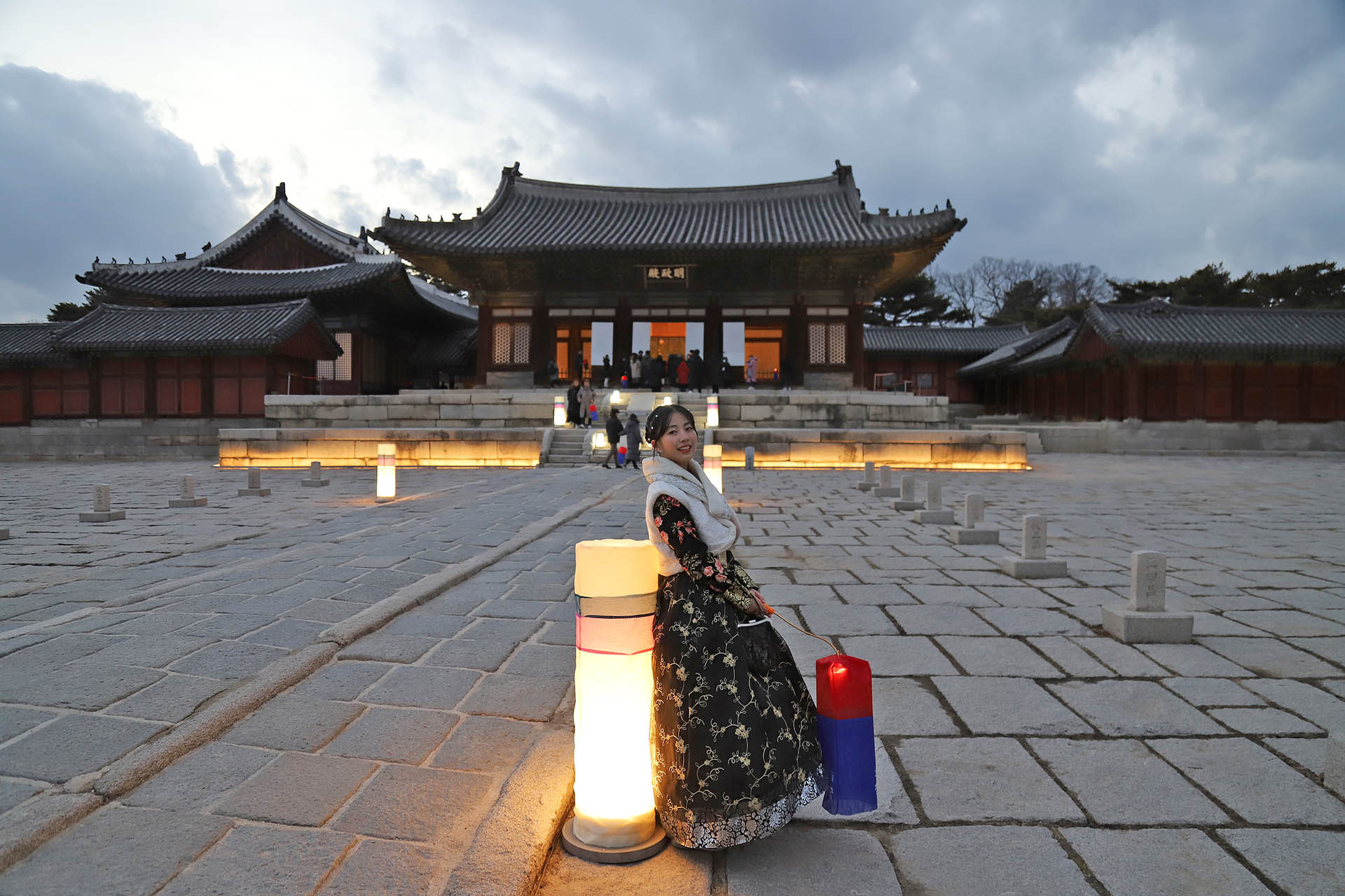 Golden Hour Photoshoot at Changgyeonggung Palace