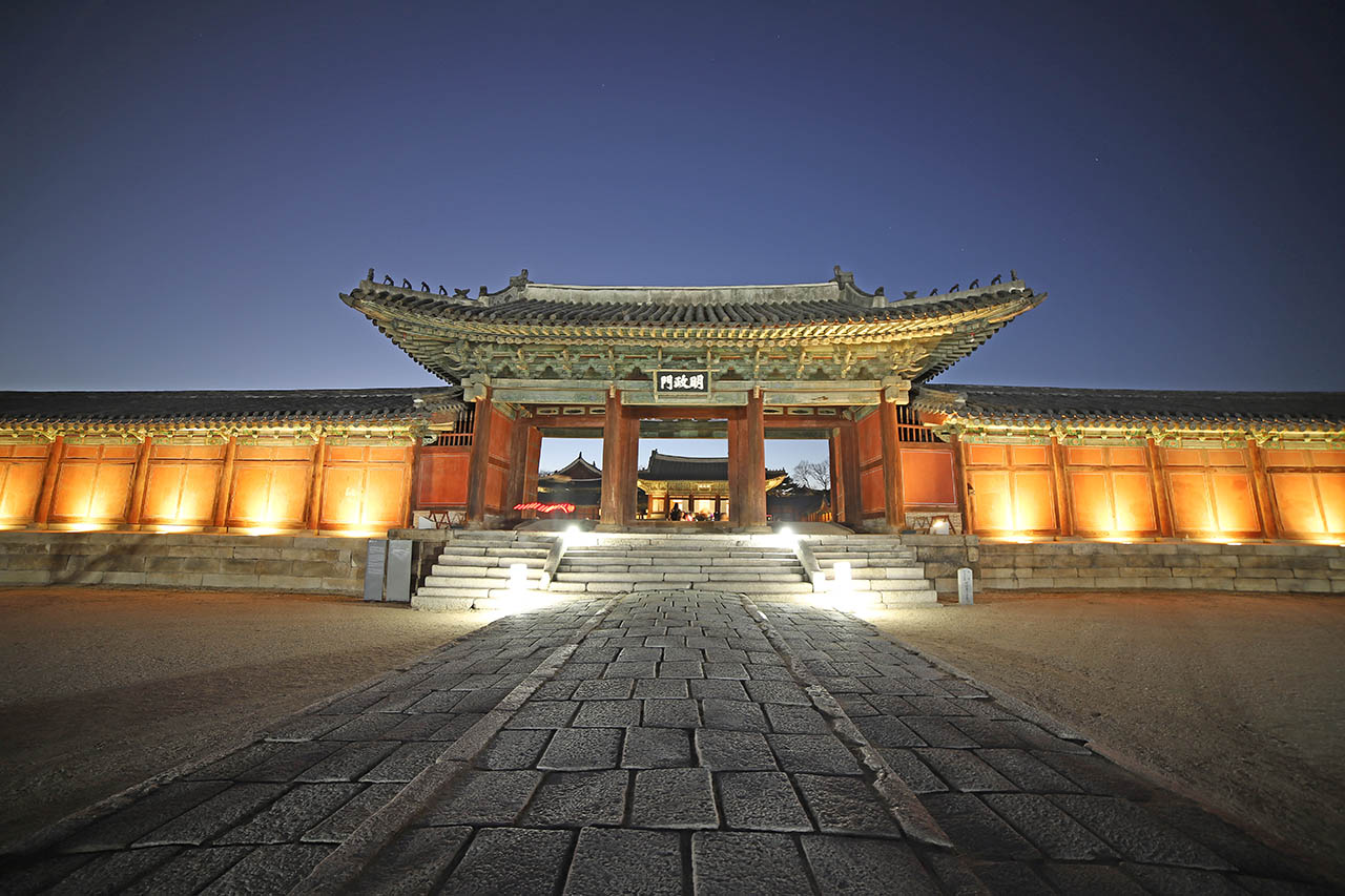 Things to do in Seoul - Changgyeonggung Palace Night Visit, looks amazing