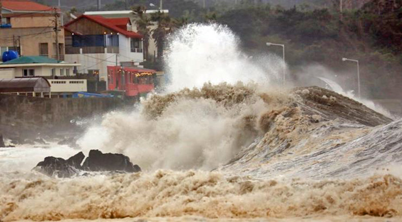 Typhoon Mitag slams Jeju Island