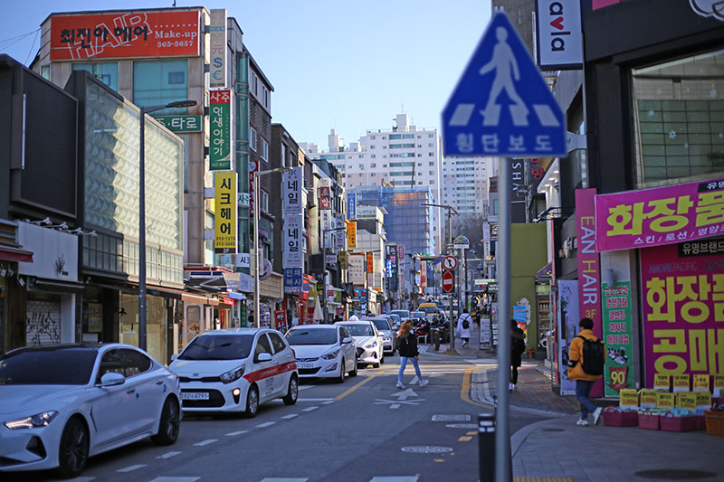 Best place for shopping in Seoul, from Korean clothes to cosmetics! #Ewha Woman's University #Ewha shopping street