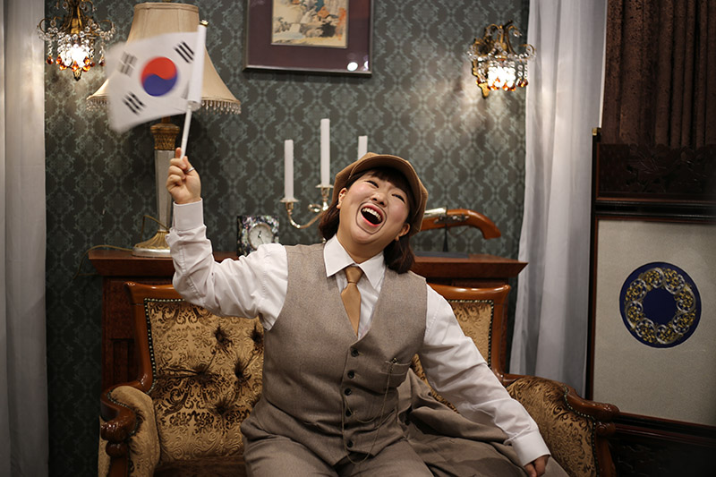 The best experience in Korea! Try the retro costume in Ikseondong!