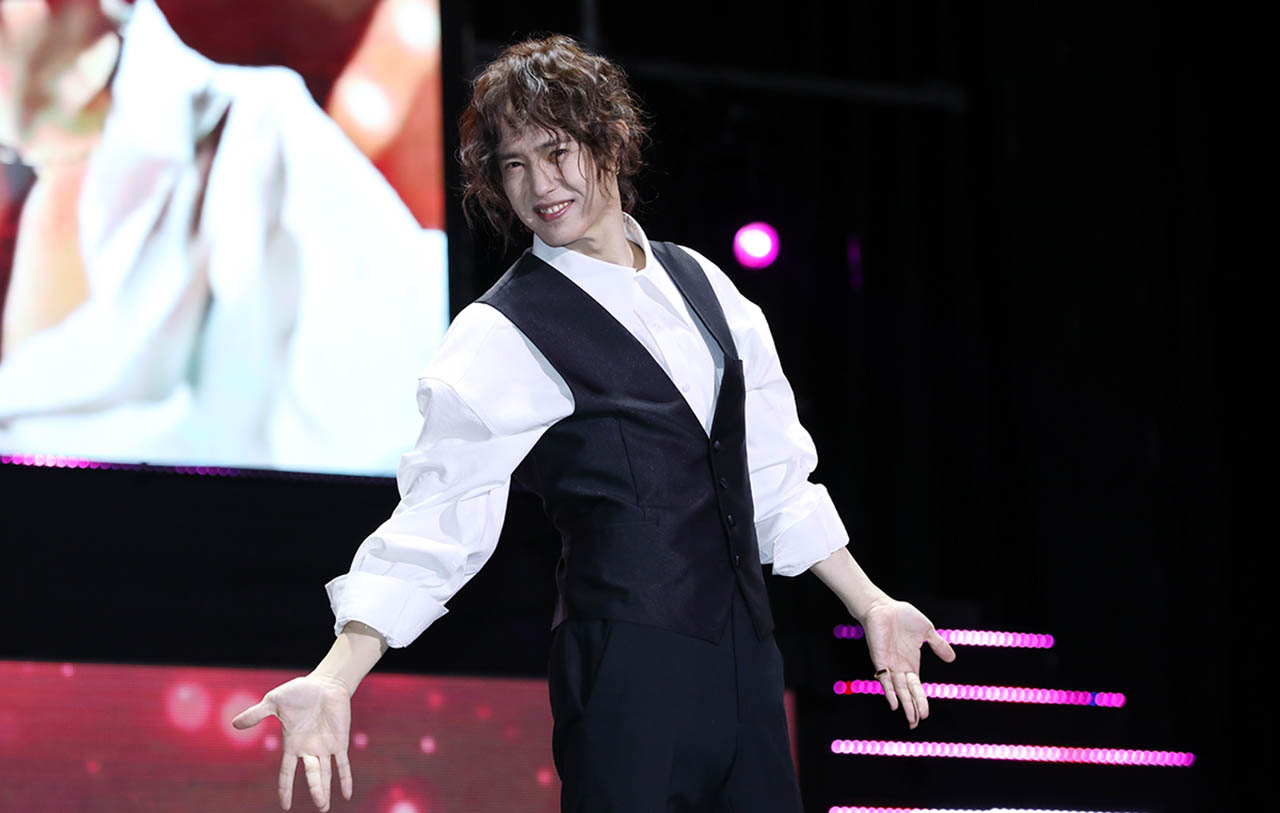 Like a fairy tale, Yang Joon-il met his fans for the first time in 28 years since the debut