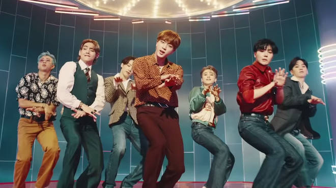 The president of Korea praises BTS for hitting No. 1 on Billboard chart