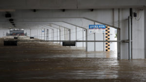 Traffic chaos in Seoul due to road blocks as Han River water level rises