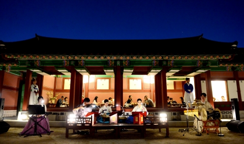 Gyeongbokgung tours bring flavor of Joseon