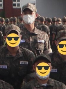 Park Bo-gum, wearing combat uniforms at the recruitment training center, radiates charm!